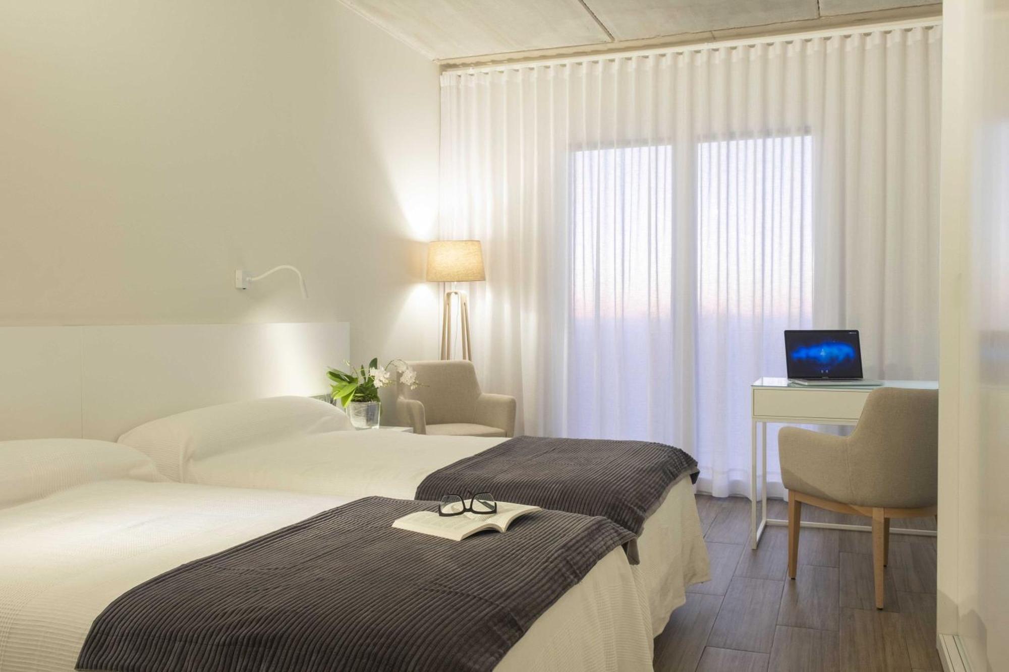 Hotel Campusphi Асебо Екстер'єр фото
