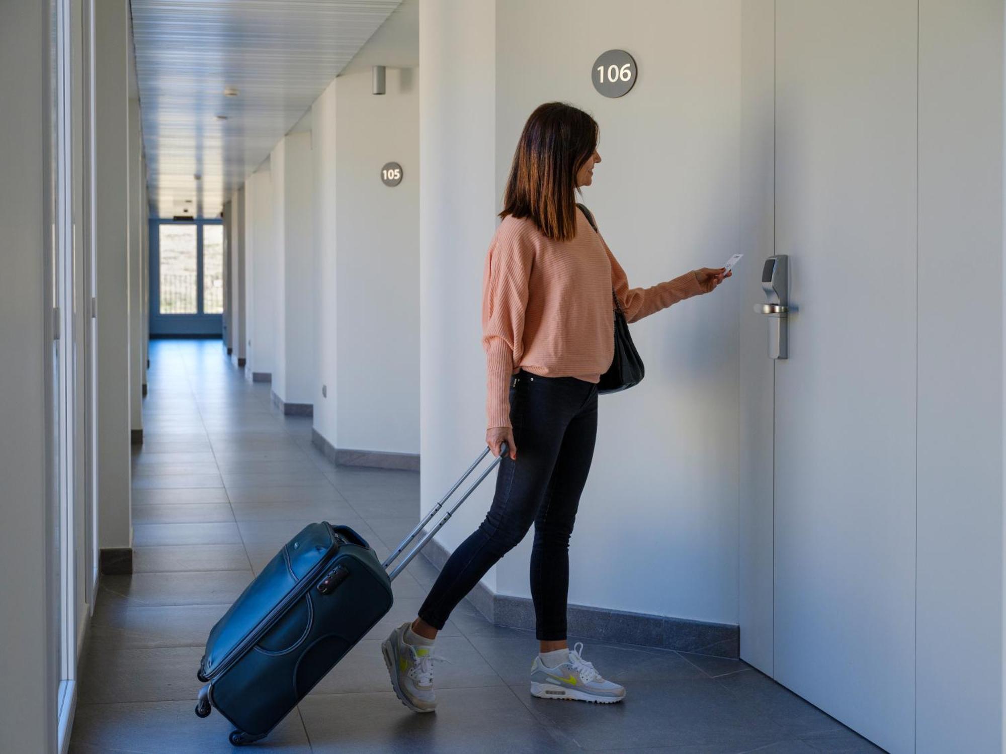 Hotel Campusphi Асебо Екстер'єр фото